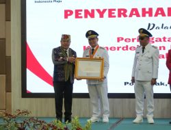 Gubernur Kalbar Ria Norsan Serahkan 47 Penghargaan di Malam Ramah Tamah HUT ke-80 RI