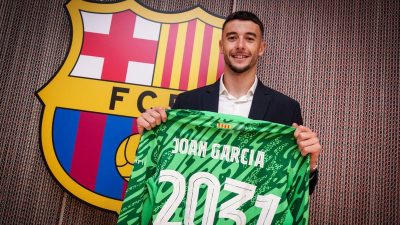 Barcelona Resmi Daftarkan Joan García, Gantikan Ter Stegen yang Cedera Panjang