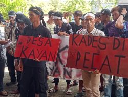 Gelombang Protes di Melawi: Warga Tuntut Keterbukaan Penggunaan Dana Desa