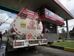 Antrean SPBU Pontianak Panjang Jelang Lebaran
