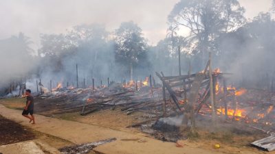 Rumah Betang di Melawi Terbakar, Warga Selamatkan PAUD